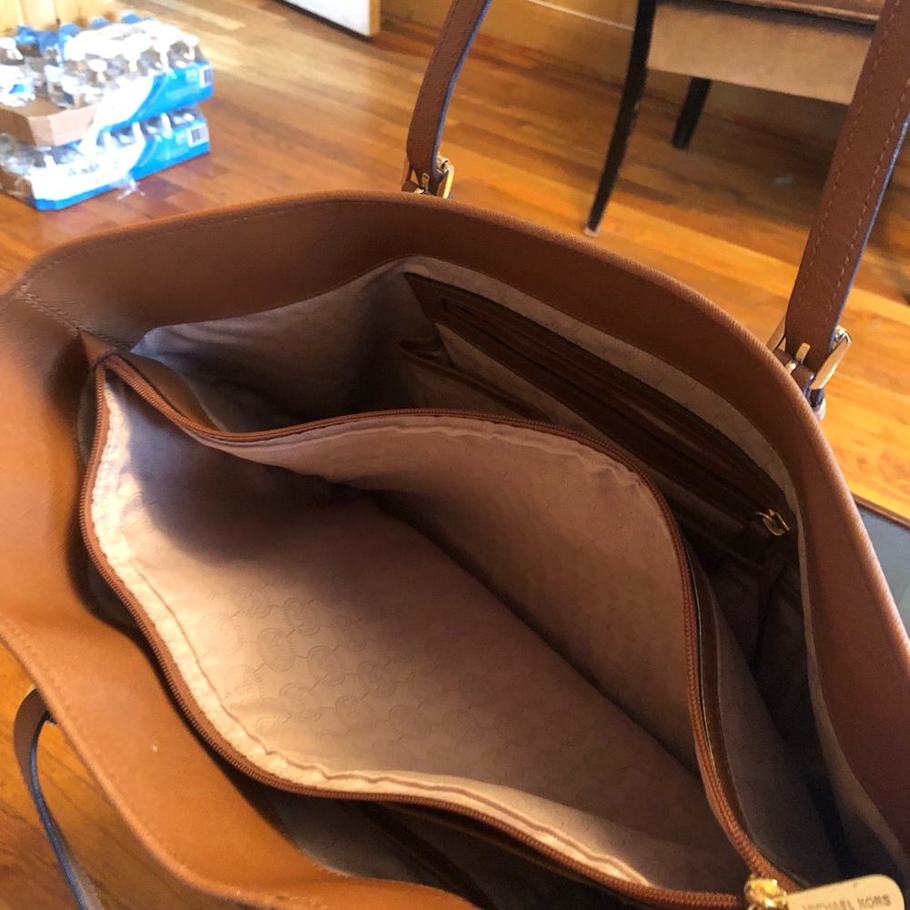 Beige Michael Kors Tote bag with Computer space
